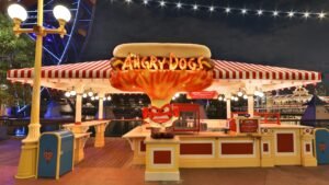 angry dogs disneyland restaurante Disneyland California
