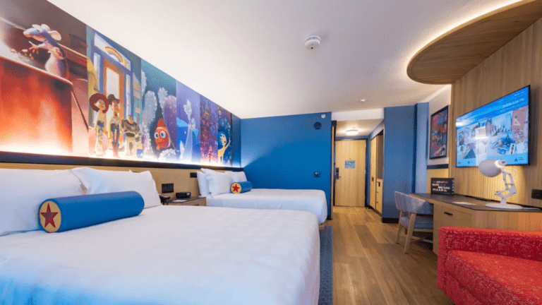 Pixar Place Hotel habitacion disneyland california Blog